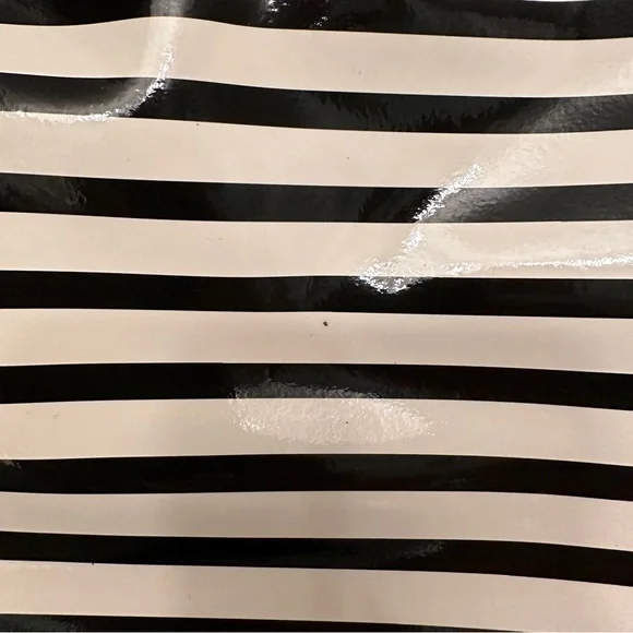 Kate Spade padded vinyl crossbody bag - Picture 5 of 6